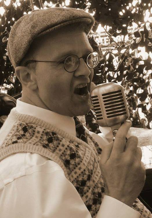 Guy Roles  The uk 1940s  Radio Station