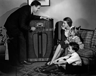 1940s Radio Logo
